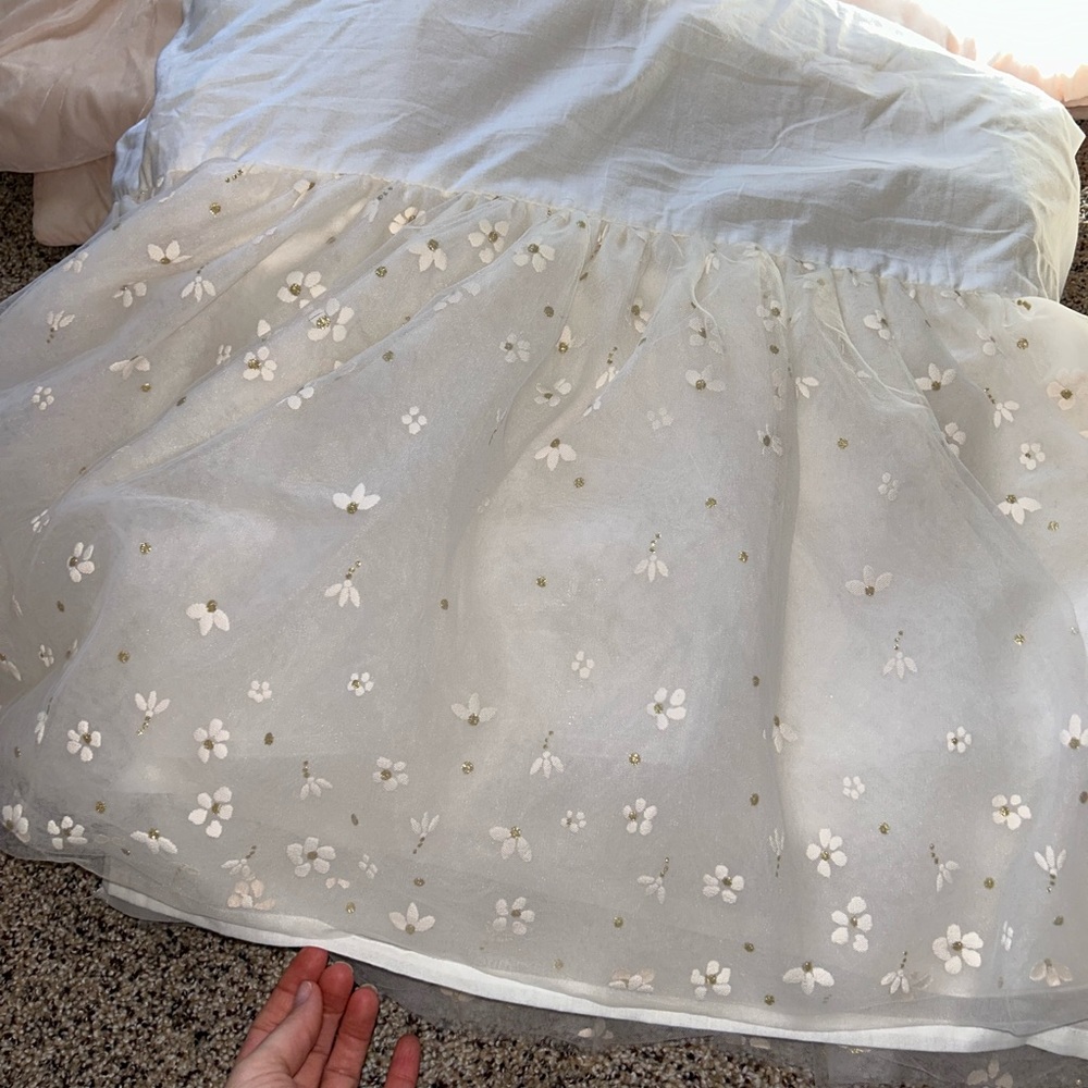 Monique Lhuillier crib skirt- new condition